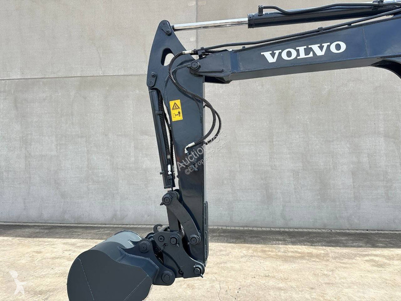 Pelle Volvo EC60C