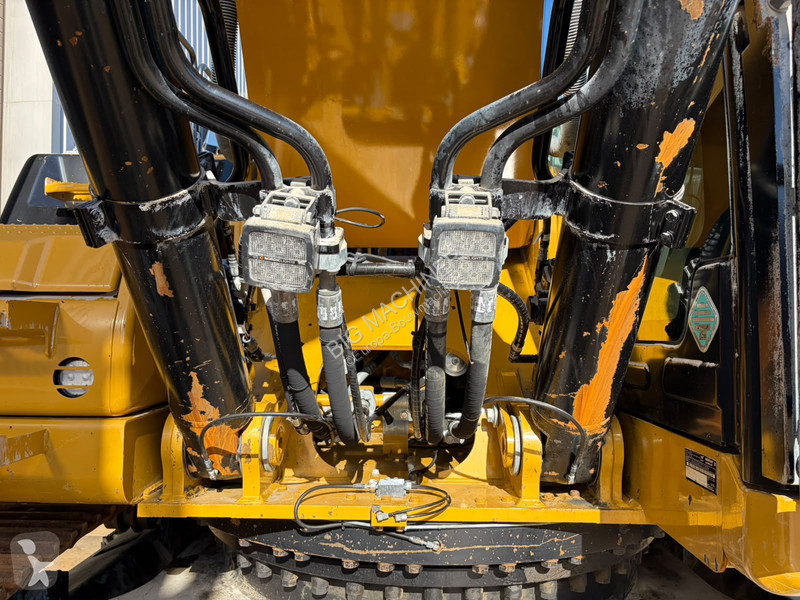جرافة Caterpillar 07B