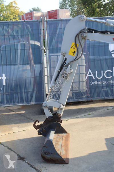 جرافة Takeuchi TB216