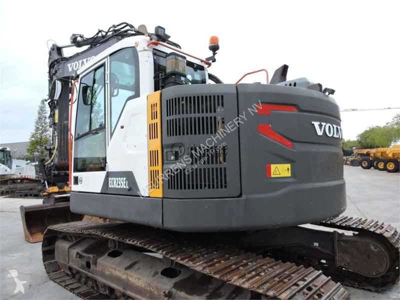 Багер Volvo ECR235