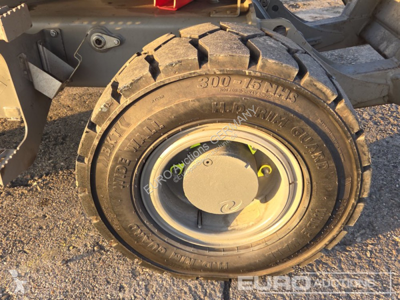 جرافة Wacker Neuson 2