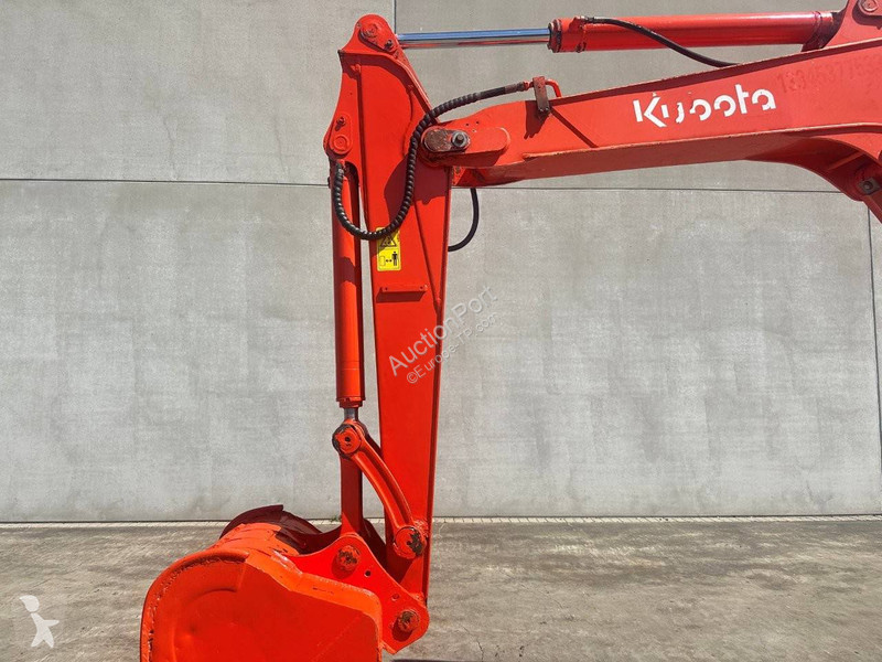 Багер Kubota KX185-3