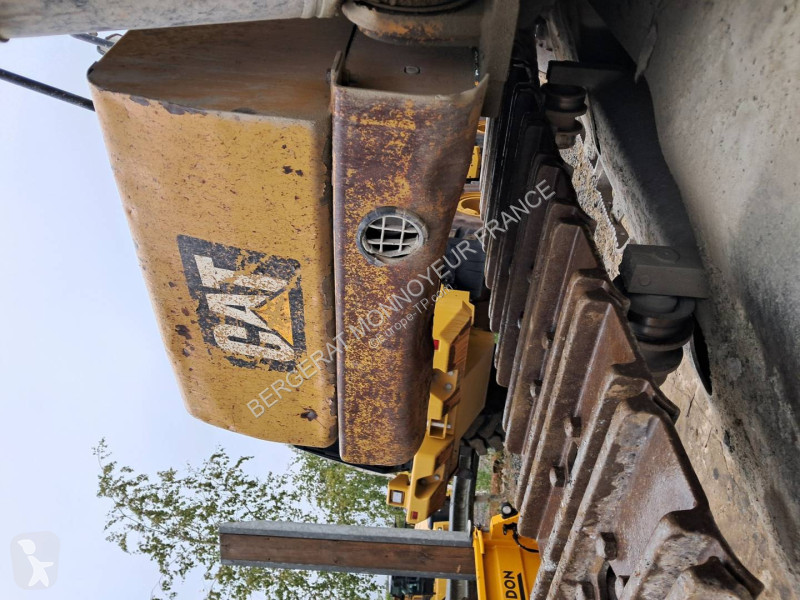 Багер Caterpillar