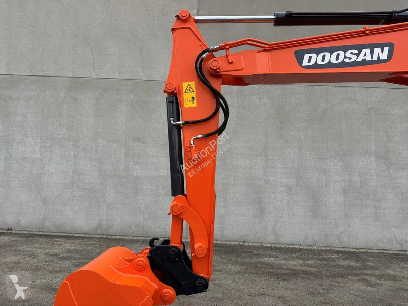 Escavadora Doosan 9C