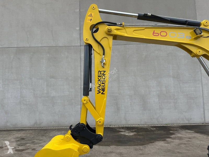 Escavadora Neuson 6003