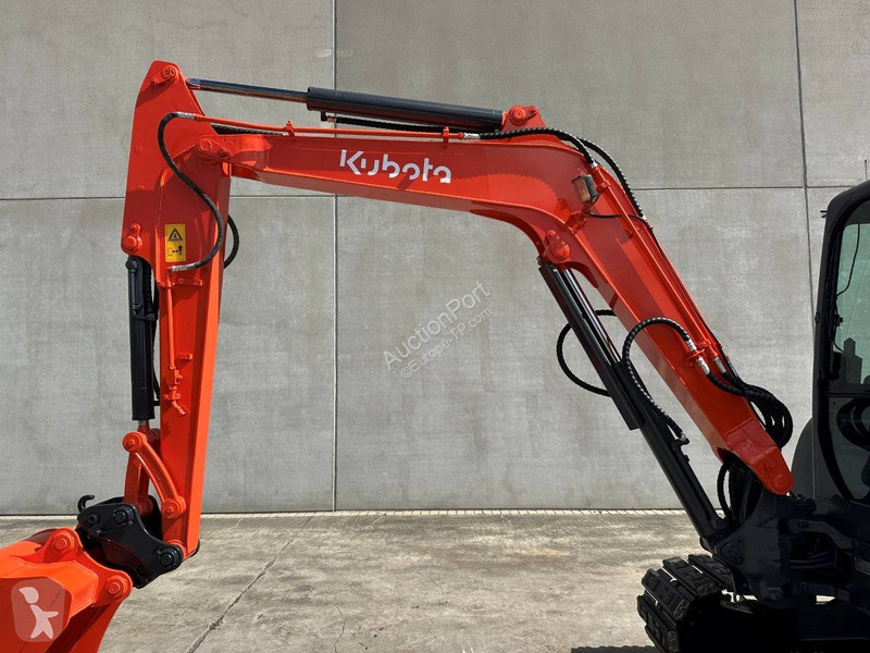 Escavadora Kubota SZ