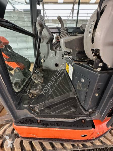 Escavadora Hitachi ZX33U-5A