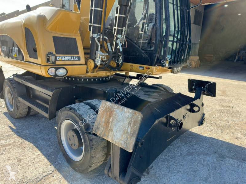 Lopatový nakládač Caterpillar MH