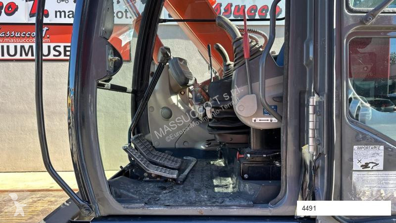 Escavatore Hitachi ZX85US-3
