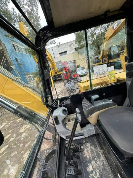 Lopatový nakládač Caterpillar 305.5E