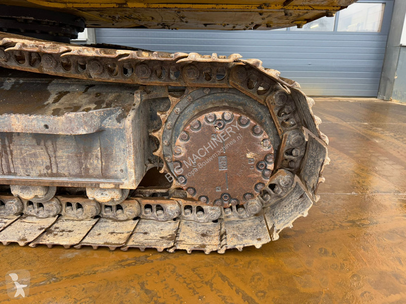 Lopatový nakládač Komatsu HB215LC-1 HB