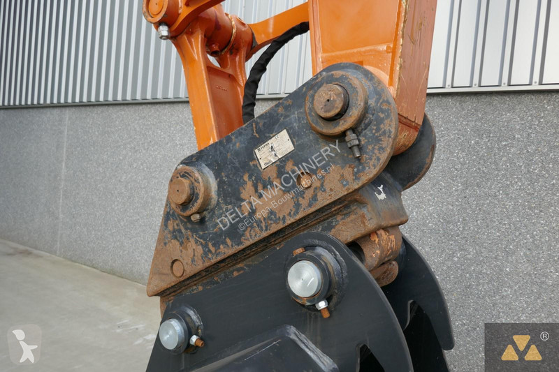 Escavadora Hitachi -7
