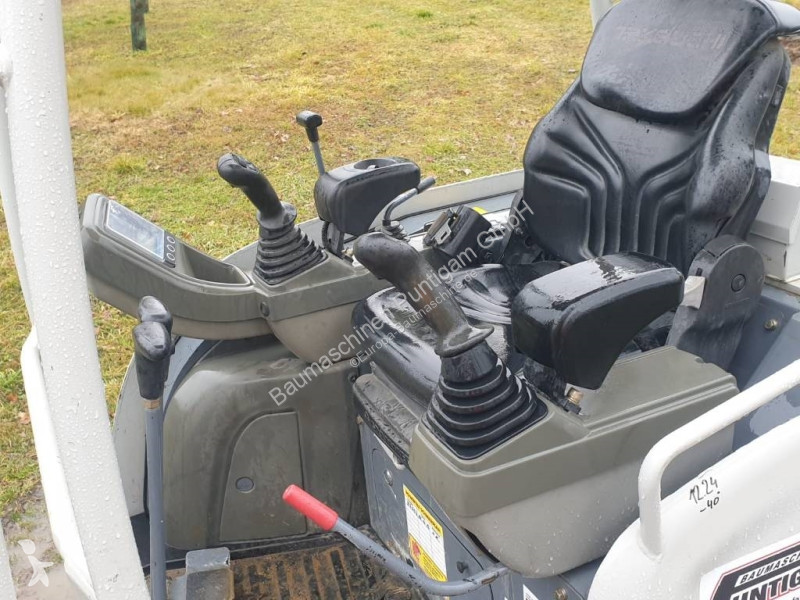 Escavadora Takeuchi TB 225