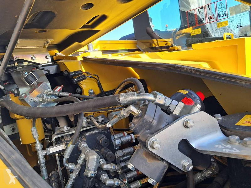 Escavatore Komatsu MR-11E0