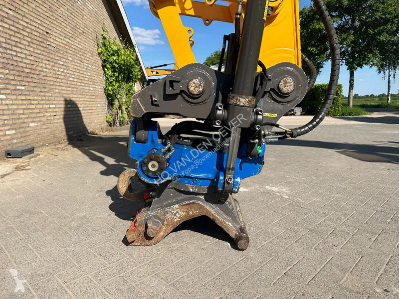Excavator JCB