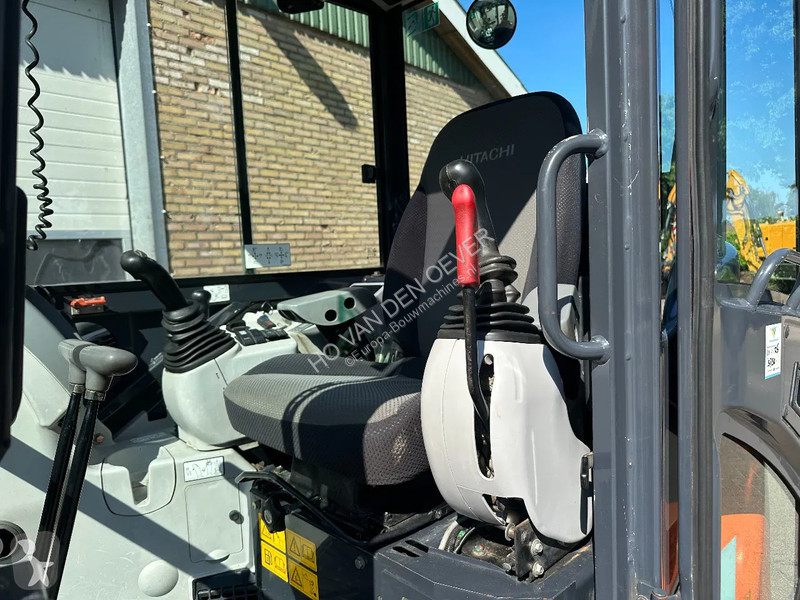 Escavadora Hitachi ZX65USB-5A CLR