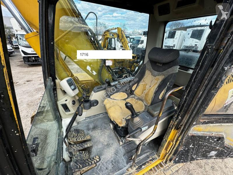 Escavatore Caterpillar C Mit Zwei Löffeln