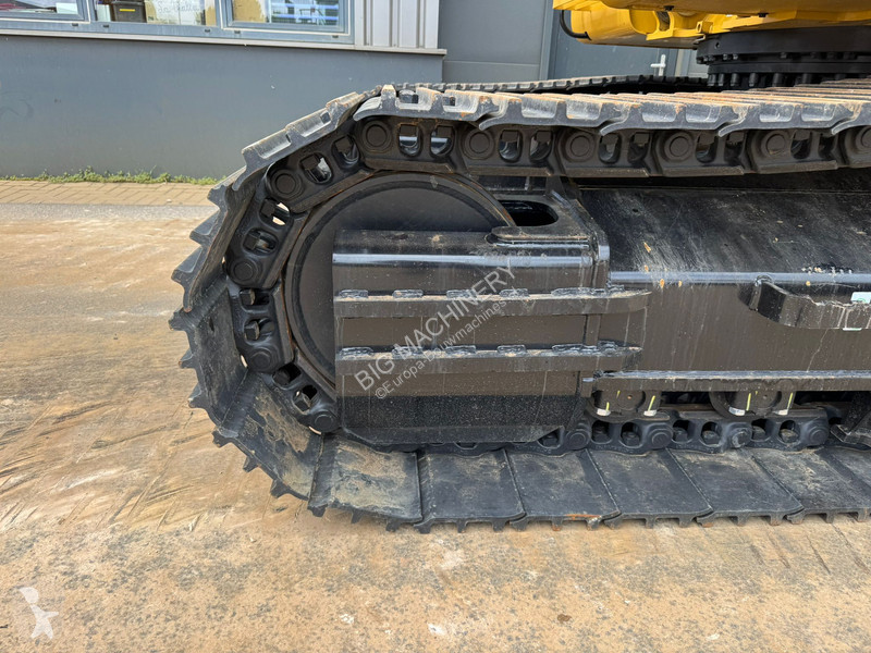Excavadora Caterpillar 3