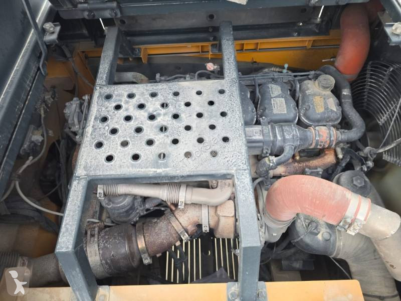 Escavadora Hyundai HX 520 L