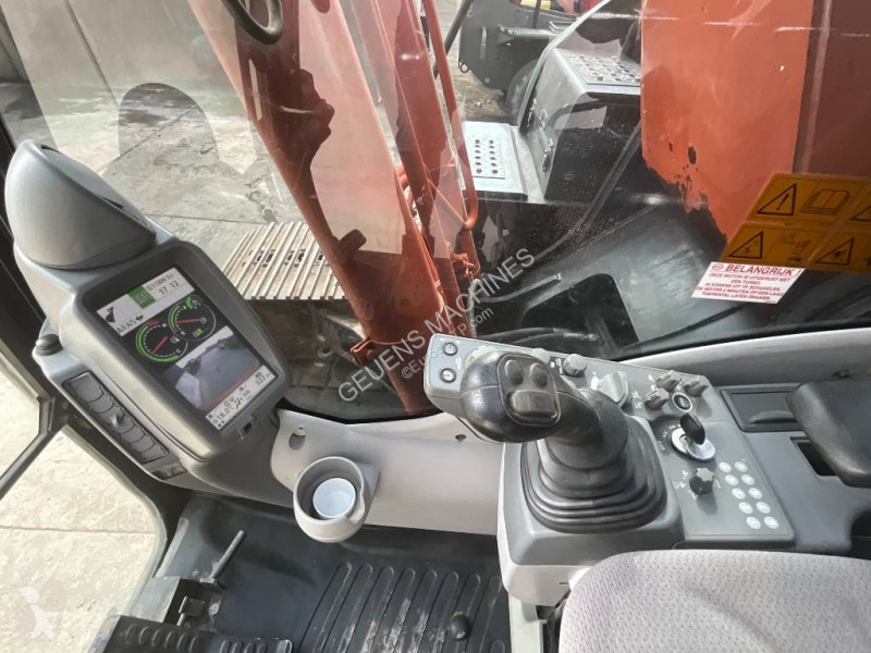 Excavator Hitachi LC-6