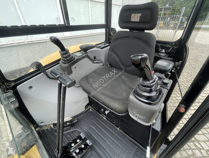 Escavatore Caterpillar 3027 CR  2020  CE
