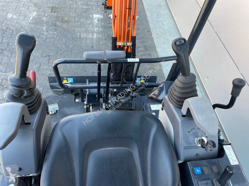 Escavadora Hitachi ZX19-6