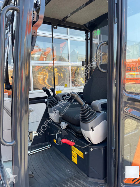 Escavadora Hitachi ZX19-6