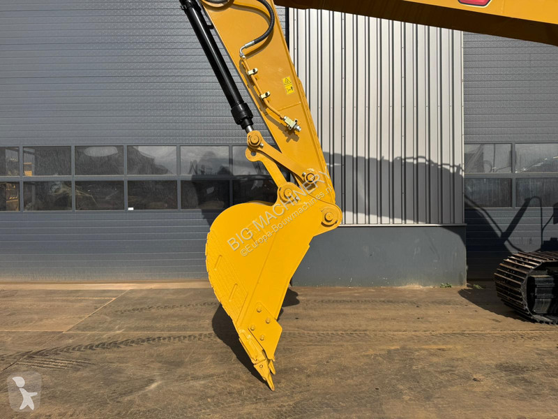 Excavadora Caterpillar 3
