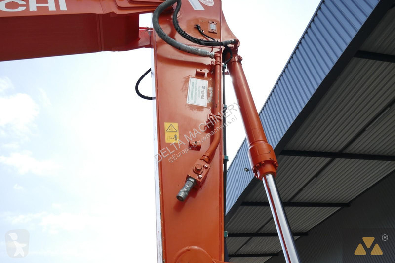 Escavatore Hitachi -6