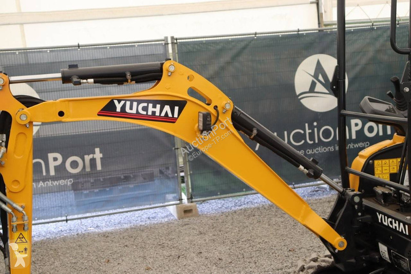 Escavadora  YU CHAI U17