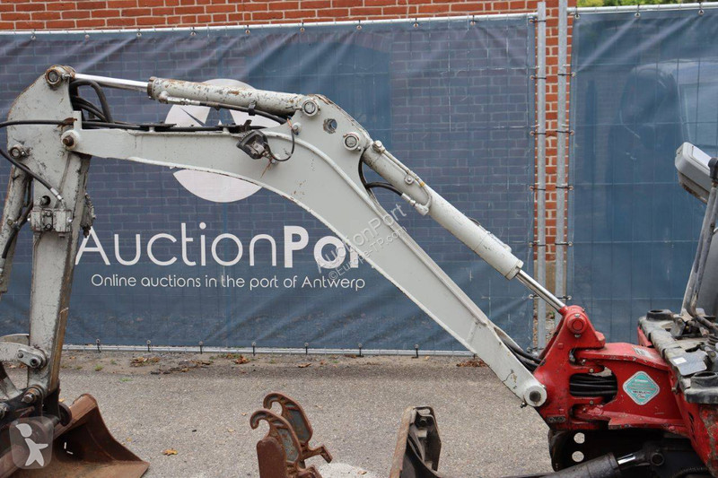 جرافة Takeuchi TB216