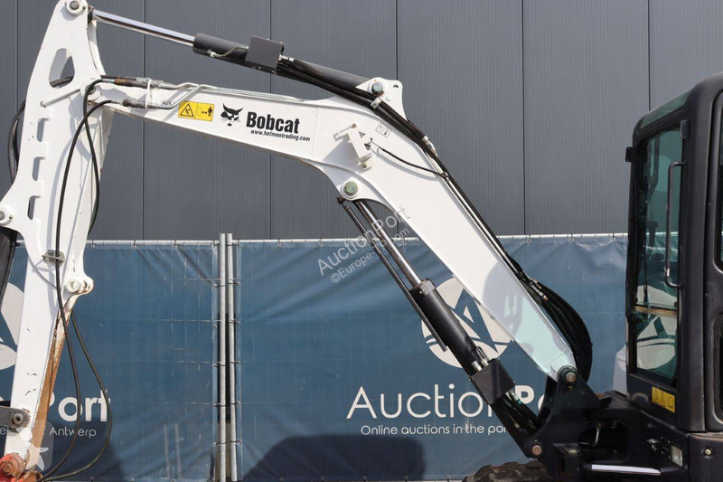 جرافة Bobcat E55