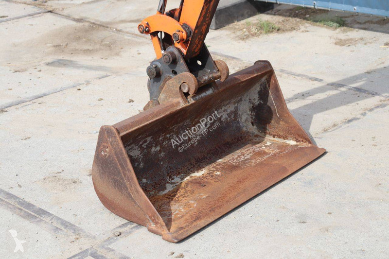 Escavatore Hitachi ZX17U