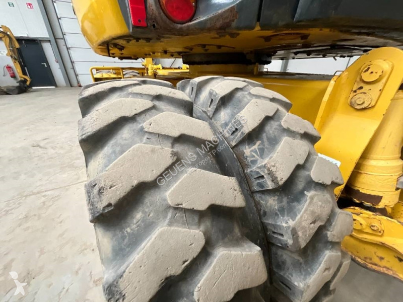 Excavator Komatsu MR-8