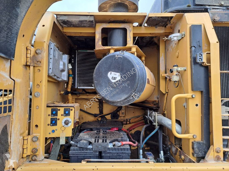 Excavadora Caterpillar UHD