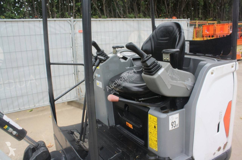 جرافة Bobcat E19