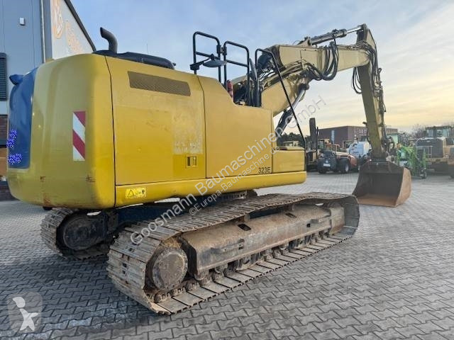 Lopatový nakládač Caterpillar