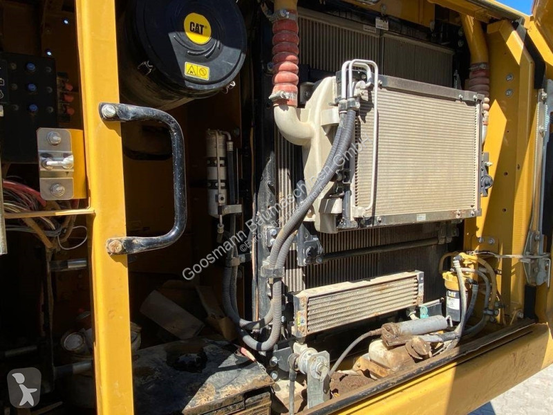 Rýpadlo Caterpillar 323 E