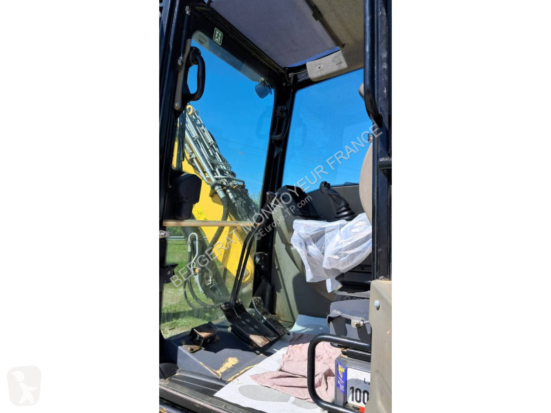 جرافة Yanmar SV120