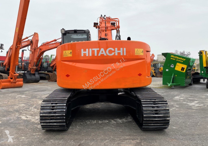 Экскаватор Hitachi ZX225 USBLC