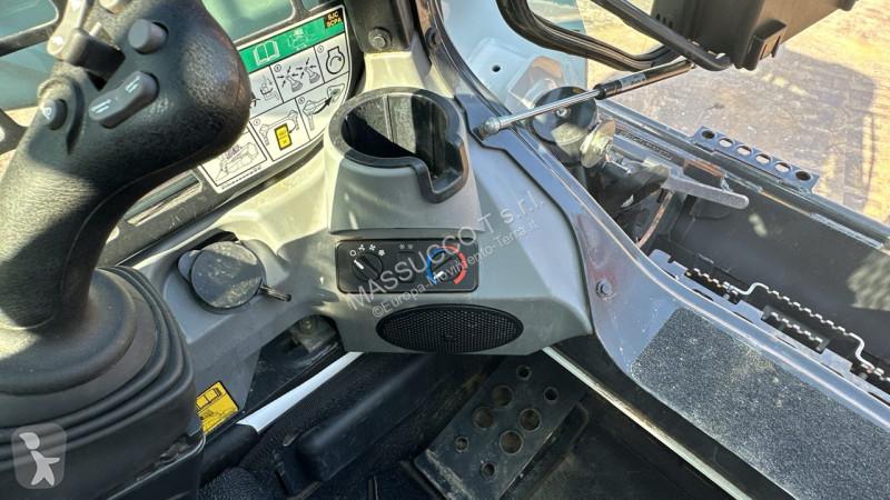 Lopatový nakládač Bobcat T590