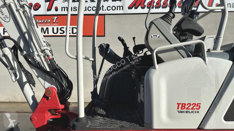 Rýpadlo Takeuchi TB225