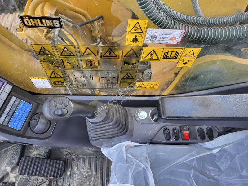 جرافة Komatsu 11