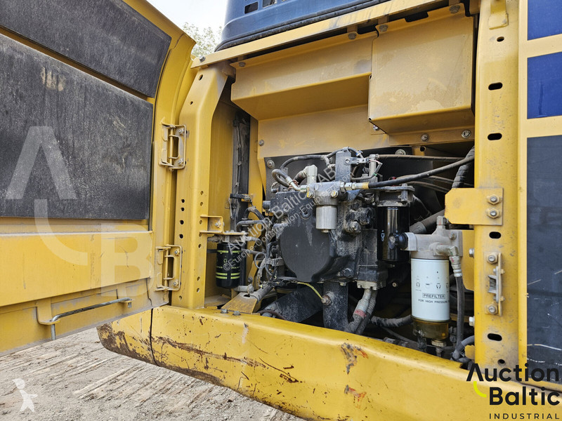 جرافة Komatsu 11