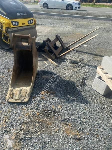 Экскаватор Yanmar B110W