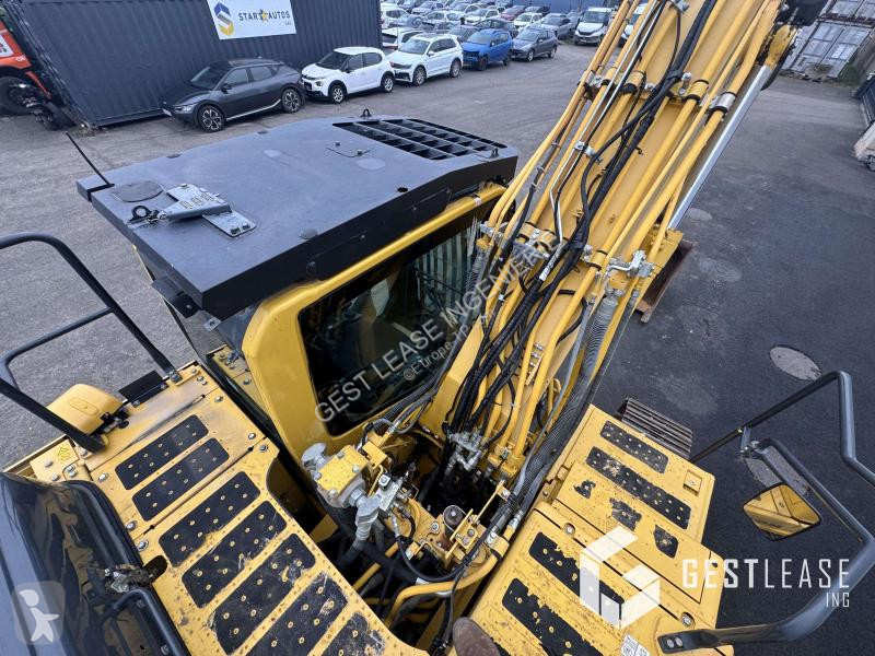 جرافة Komatsu 11
