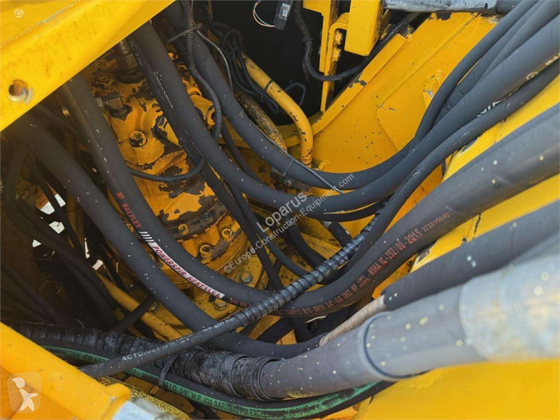 Lopatový nakládač JCB