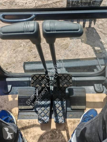 Lopatový nakládač Develon DX80D