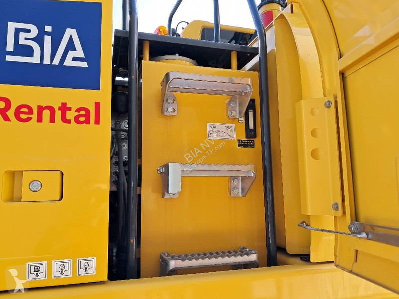 جرافة Komatsu 11E0