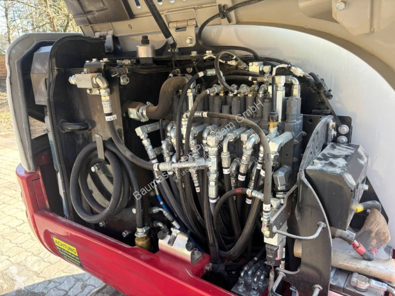جرافة Takeuchi 230